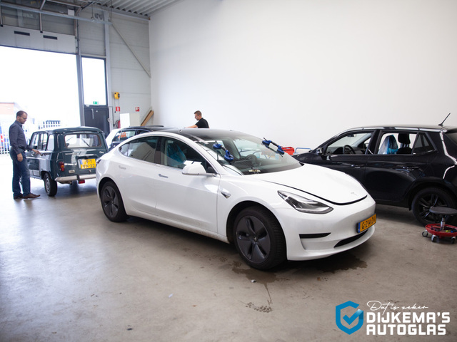 Nu ook vervanging van uw Tesla autoruit!